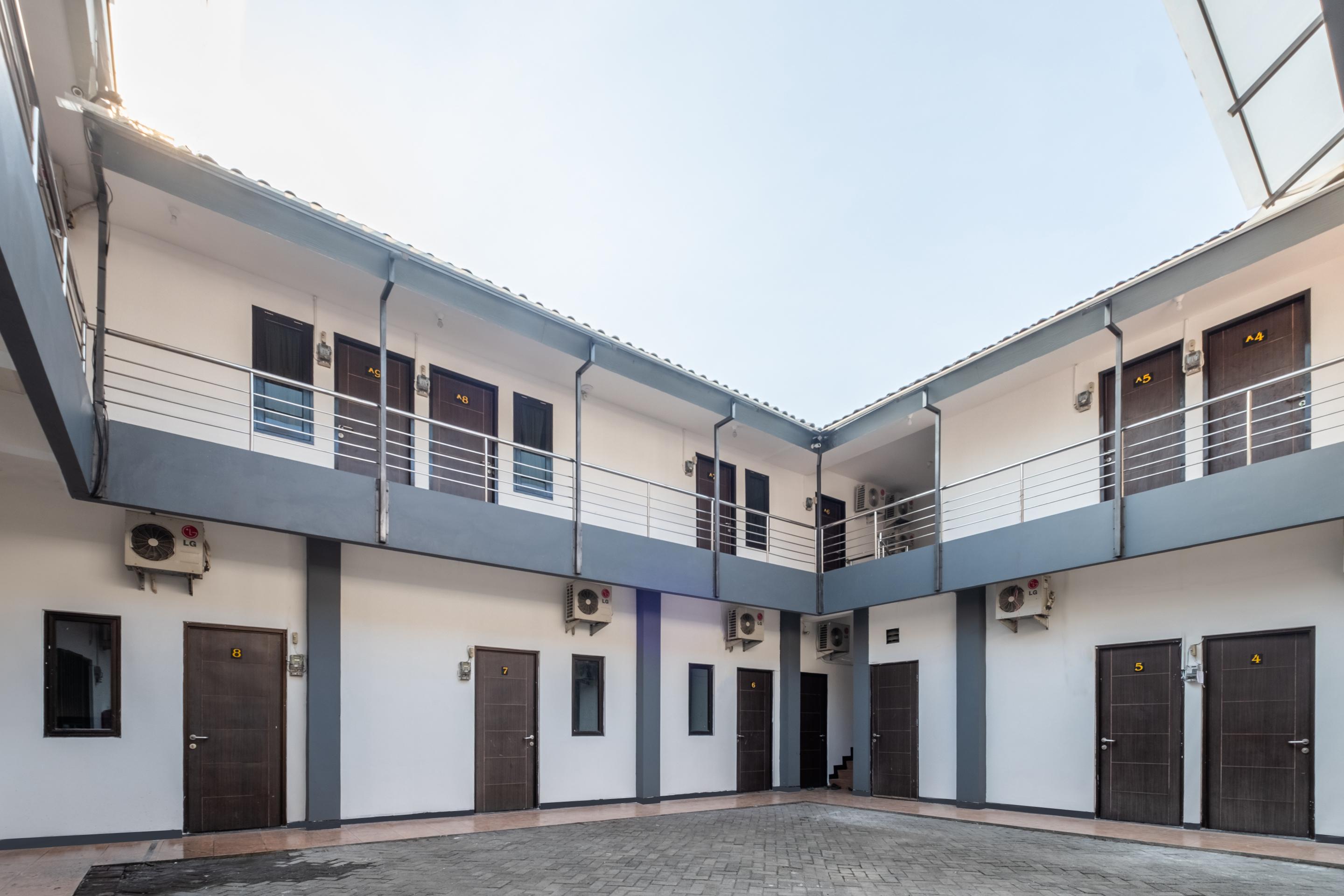 Oyo 1460 Anyelir Residence Cirebon Εξωτερικό φωτογραφία
